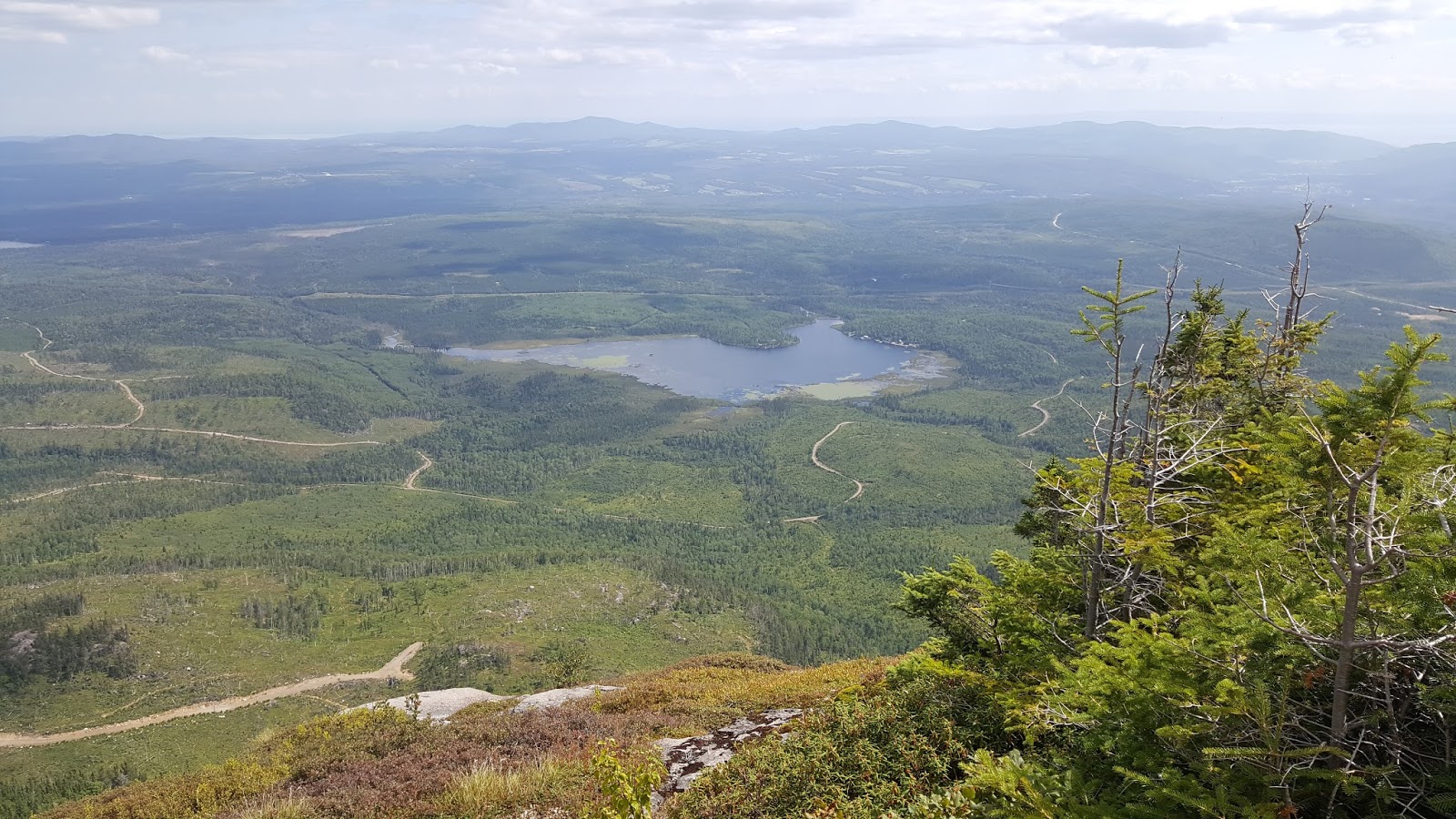 Les montagnes au Québec Boucle Mont de l'Ours / Mont du Lac des Cygnes Les montagnes au Québec Boucle Mont de l'Ours / Mont du Lac des Cygnes