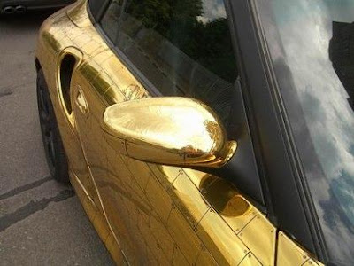 Porsche recubierto en oro.