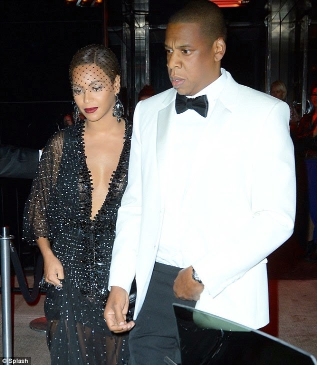 Video Beyonces Sister Solange Beat Up Jay Z At Met Gala