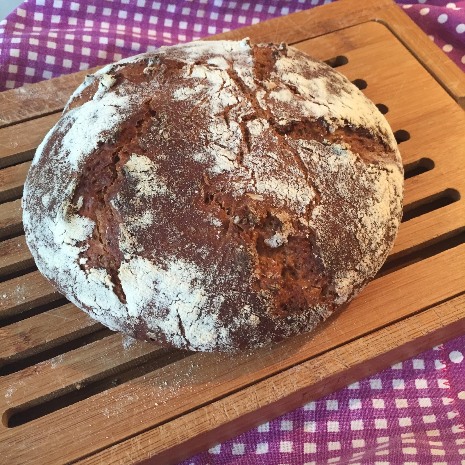 Lenes Brotblog: Krustenbrot mit Sonnenblumenkernen Lenes Brotblog: Krustenbrot mit Sonnenblumenkernen