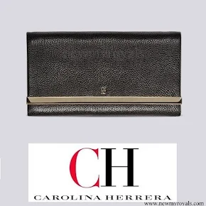 Queen Letizia carried Carolina Herrera black Clutch