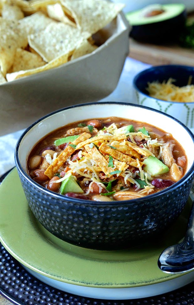 SWEET AND SMOKY BBQ CHICKEN CHILI (SLOW cooking utensil OR STOVE TOP