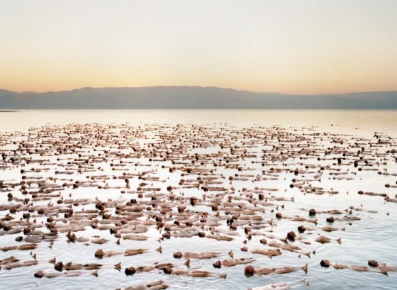 naked-dead-sea-israel-spencer-tunick-560x409