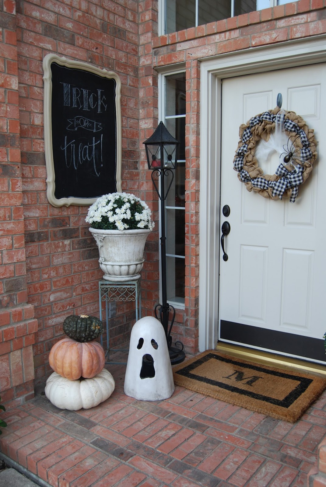 Momfessionals: Halloween Decorating - Part One :)