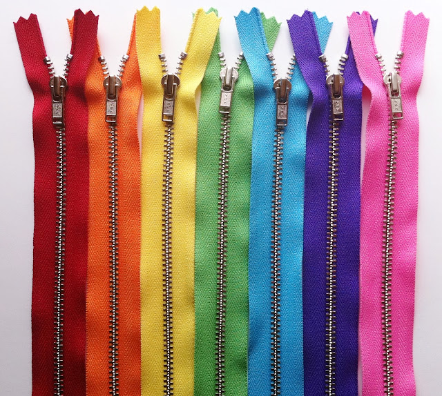torna-ad-solem: ZIPPERS!