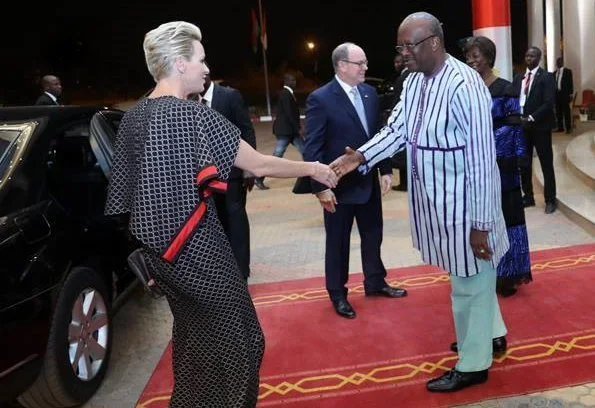 In the evening, Prince Albert and Princess Charlene attended a dinner at Kosyam Palace in Ouagadougou.