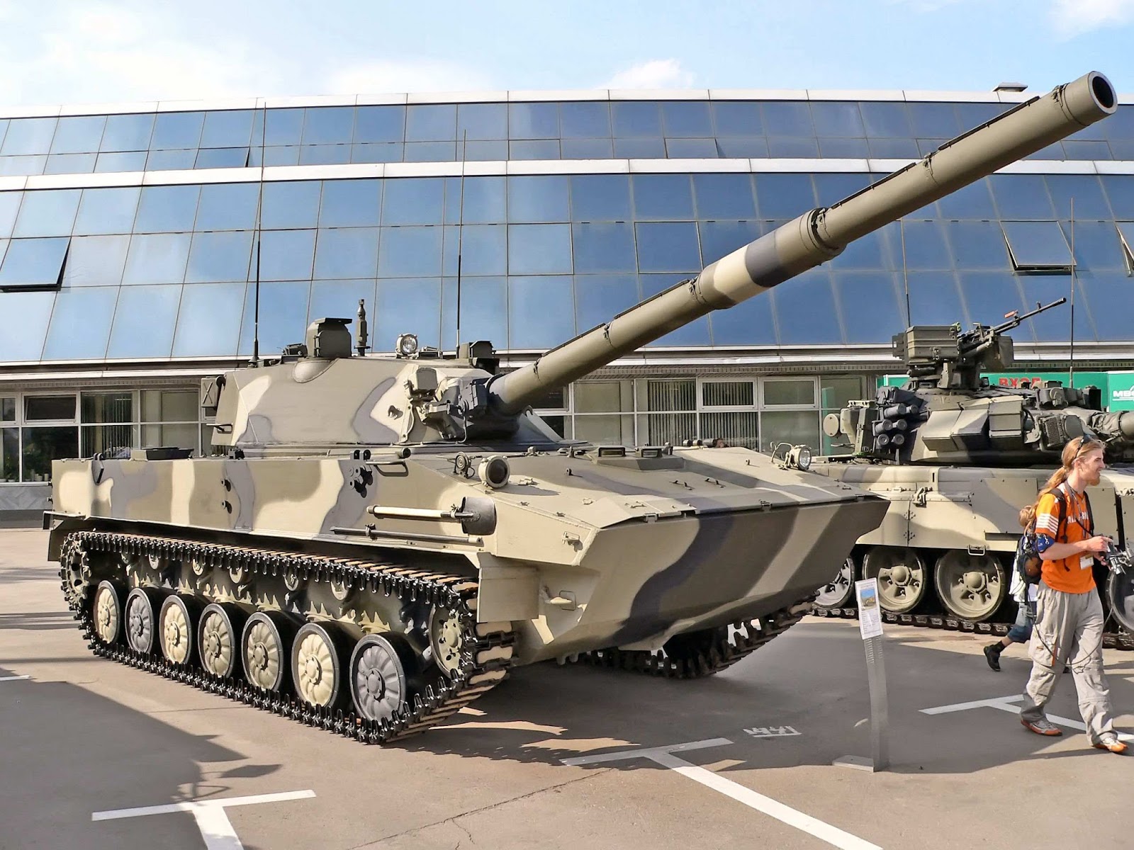 DEFENSE STUDIES: Russia Unveils New Sprut-SDM1 Light Tank