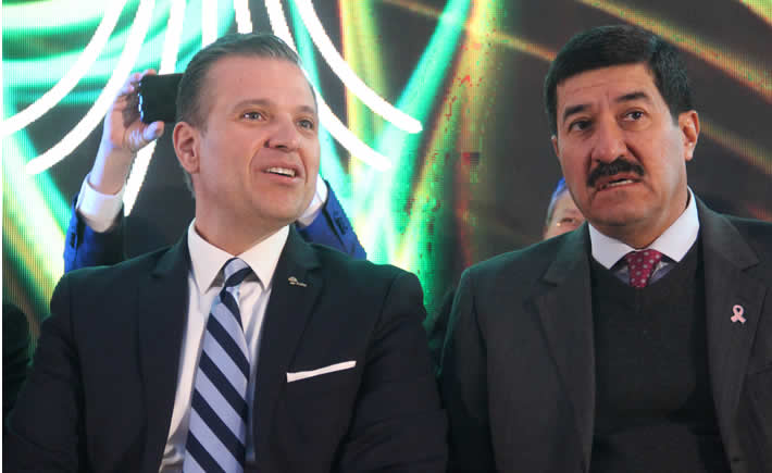 Presidente del Consejo Nacional de la Industria Maquiladora y Manufacturera de Exportación (index), Luis Aguirre Lang acompañado del Gobernador de Chihuahua, Javier Corral. (Foto: Index)