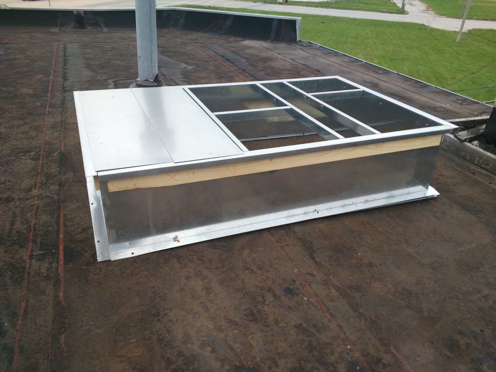 Roofersview Rooftop metal curb for busy restaurant