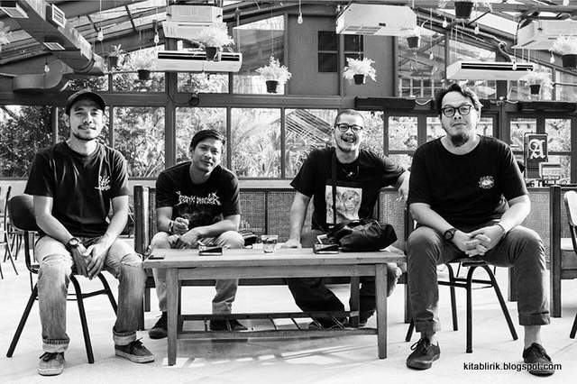 Lirik Lagu Float Sementara KitabLirik