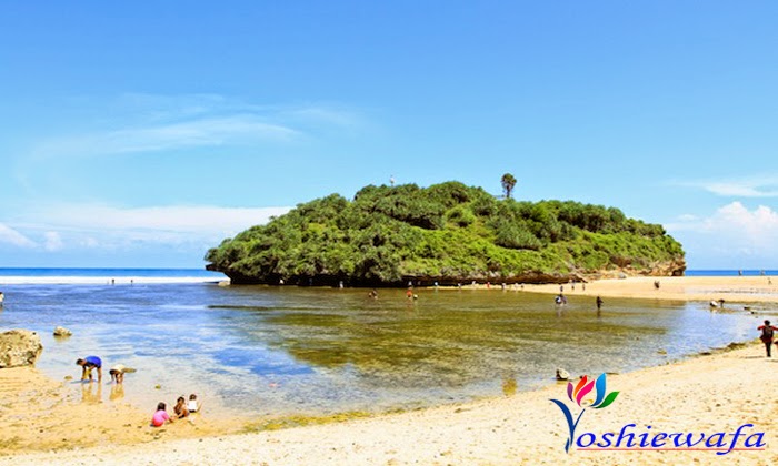 Pantai Drini dan Pulau Karang di Jogja