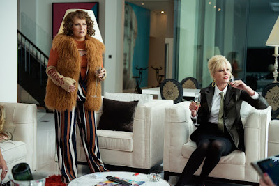 Joanna Lumley and Jennifer Saunders in Absolutely Fabulous: The Movie Image 3