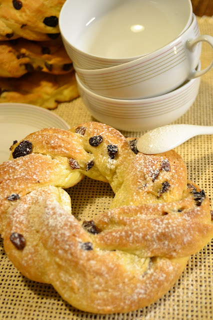 mini angeliche farcite con gocce di cioccolato e uvetta