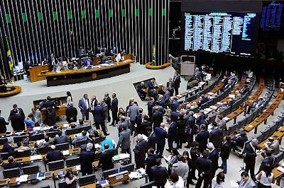 Resultado de imagem para Senado aprova PEC que proíbe membros de partidos políticos de ocupar cargos na Justiça Eleitoral