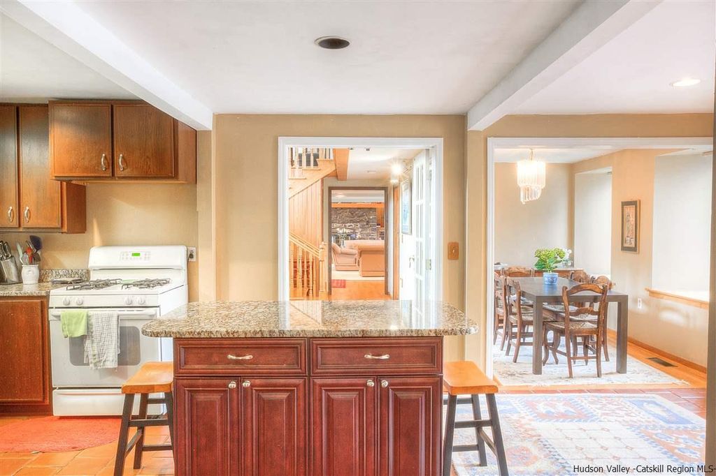 Sweet House Dreams 1987 Contemporary in Rifton, New York