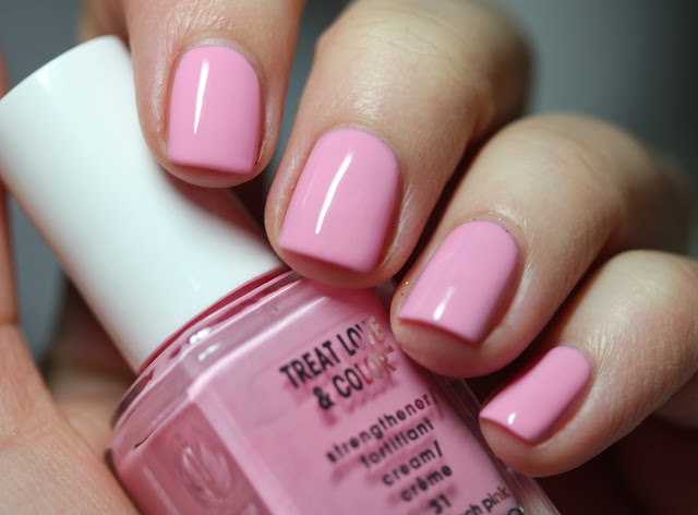 essie treat love color power punch pink