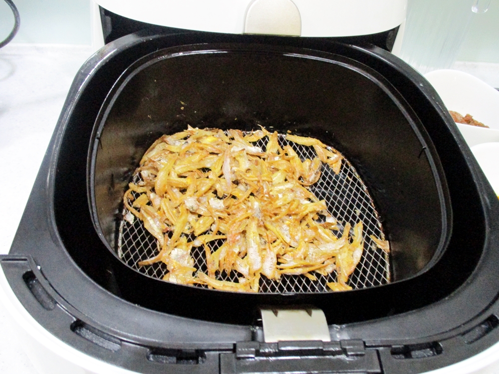 aunty celia's family meals Air fried dried anchovies (Ikan bilis in