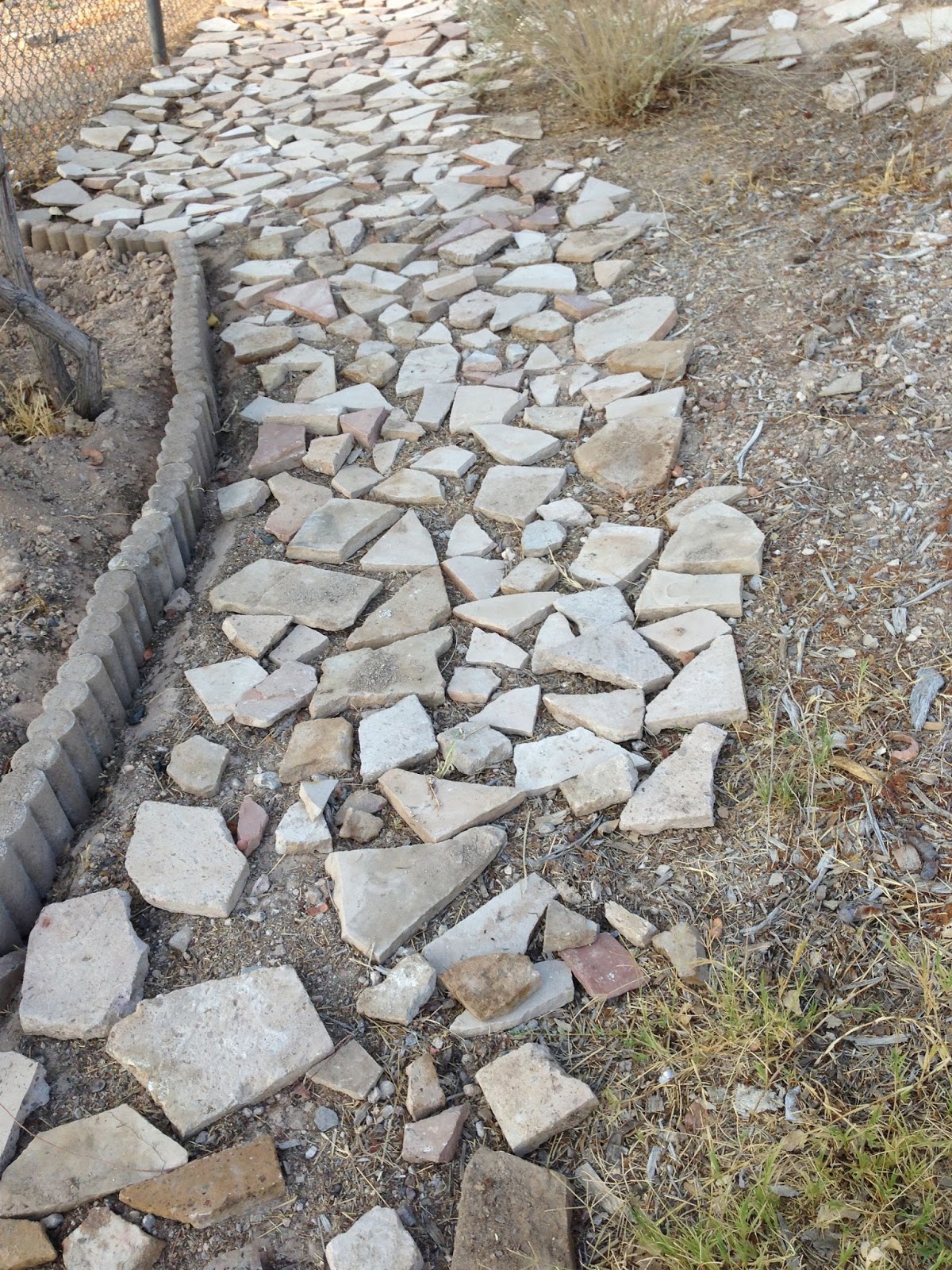 Jardin Del Sol Repurposing Flagstone for a Charming Pathway
