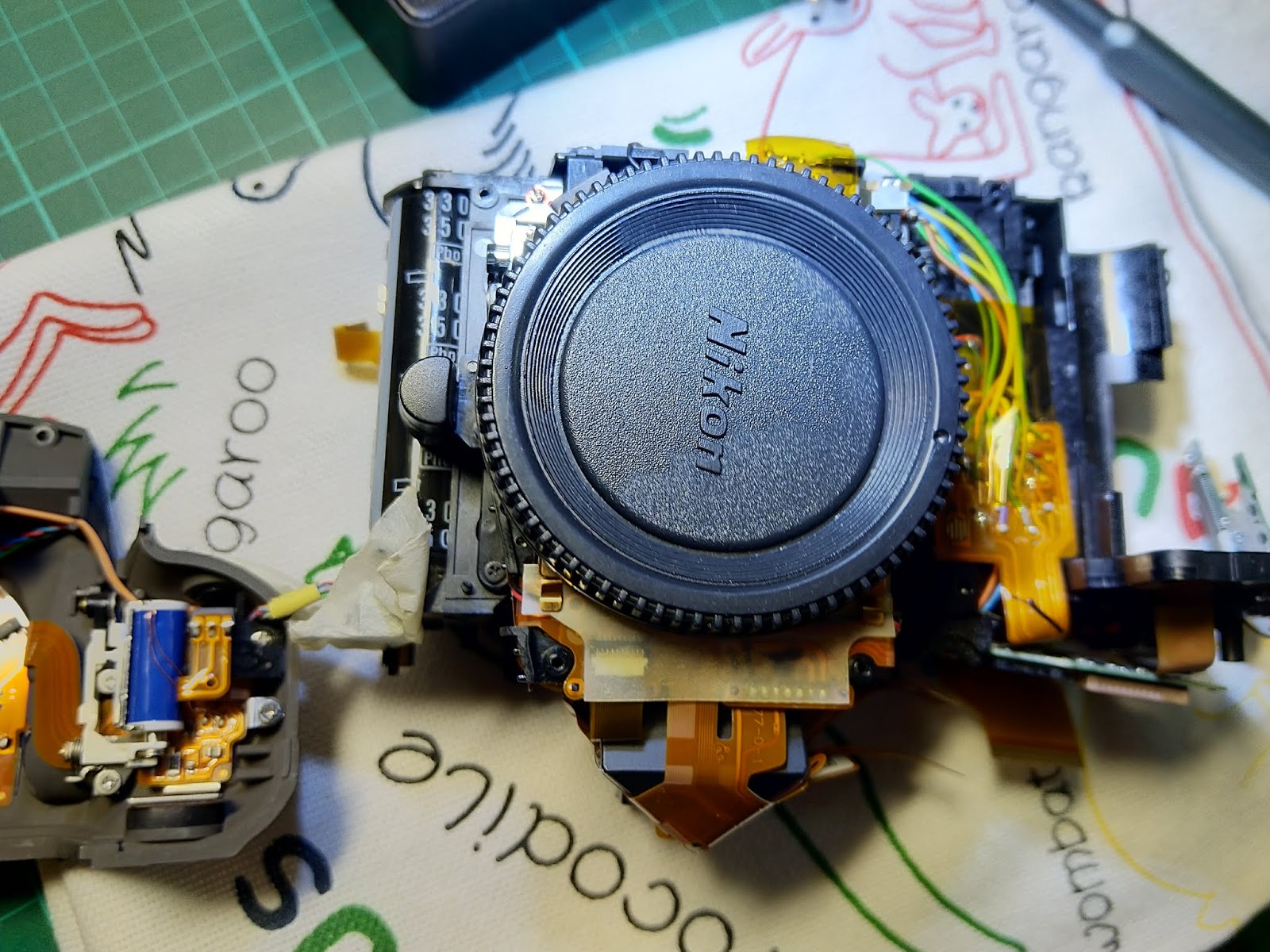 Fixing Nikon D80 “Err” Aperture Control / Shutter Problem … by David HK