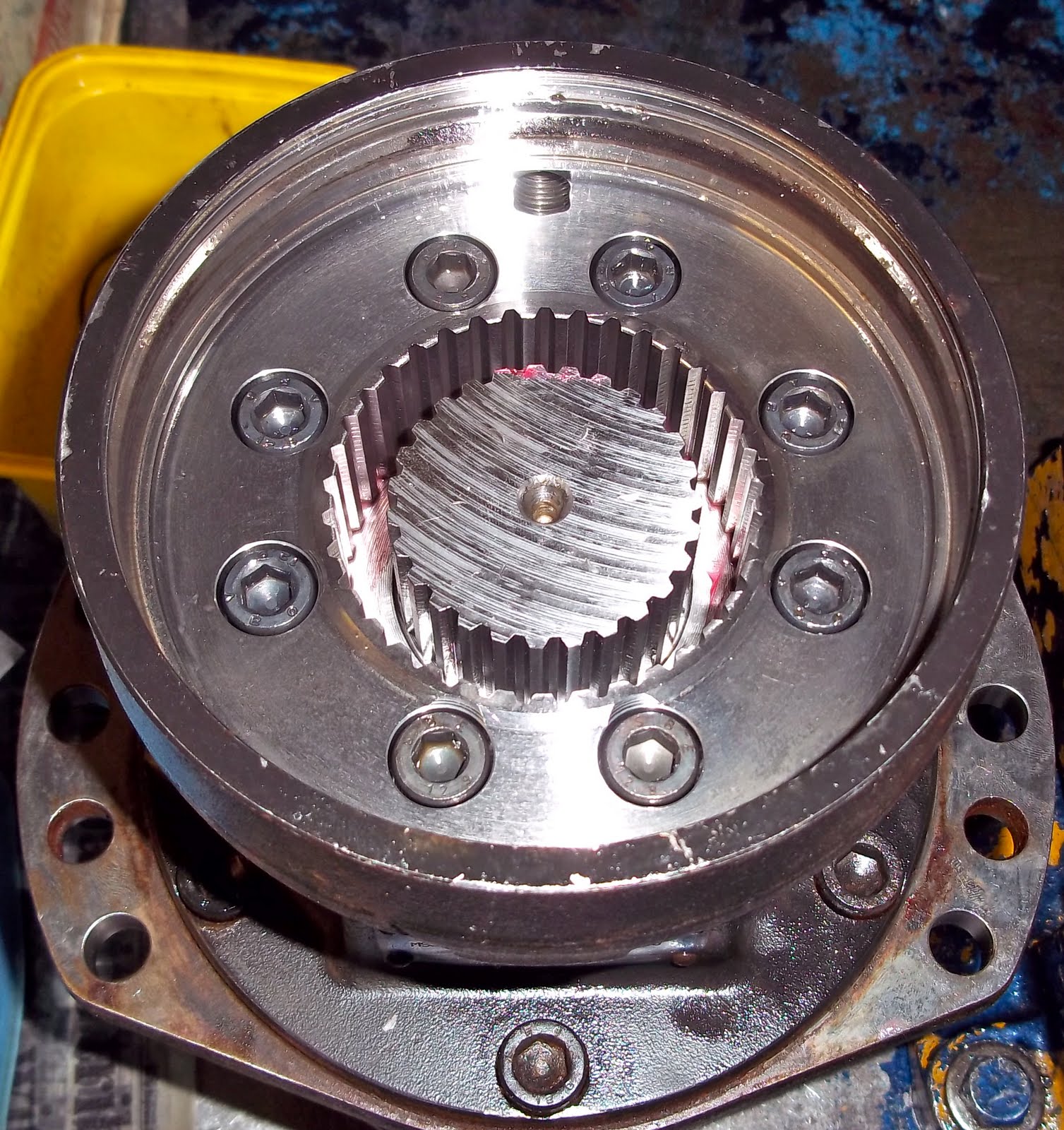 P & R Hydraulics Ltd Repairs Poclain Motor Repair Model No MSE02.2.GE3.FO3.1120.DJ00