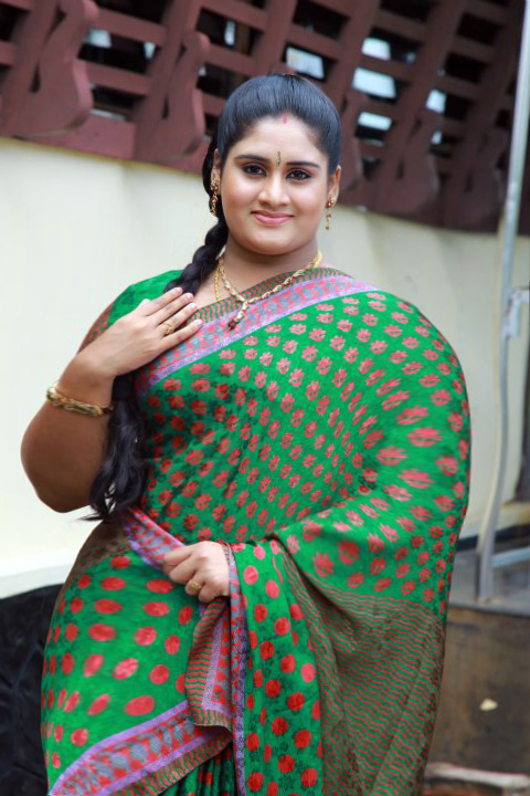 Tamil saree removing photo | सेक्सी लड़की की साड़ी पेटीकोट 