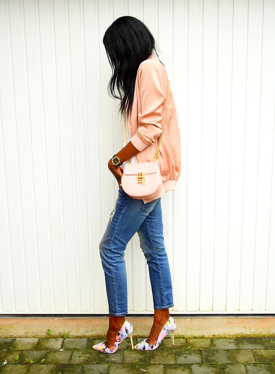 bomber-satin-rose-asos-sac-chloe-drew-ripped-jeans-escarpins-fleurs-blog-mode bomber-satin-rose-asos-sac-chloe-drew-ripped-jeans-escarpins-fleurs-blog-mode