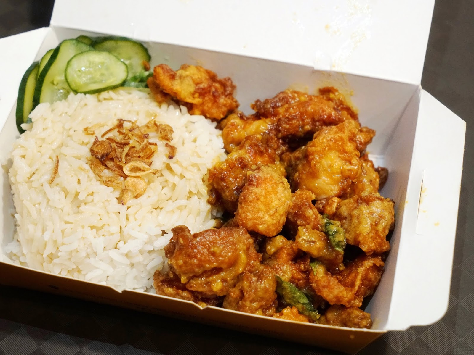 PinkyPiggu BEST Salted Egg Rice In Singapore! Chicken, Pork, & Halal