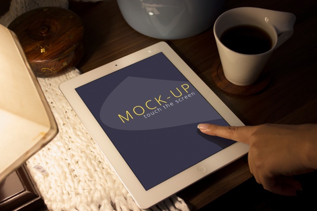 Screen tablet mockup Free Psd