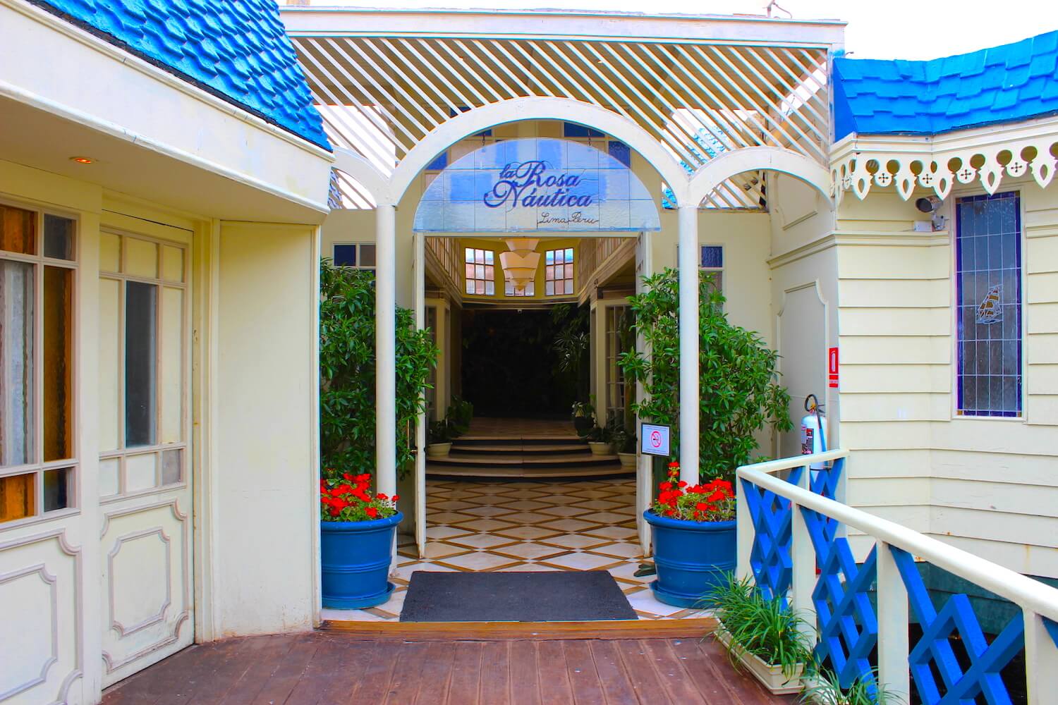 la rosa nautica entrance