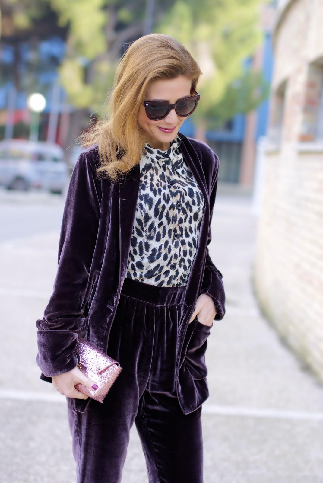 Velvet burgundy suit: a chic outfit idea from 1.2.3 Paris on Fashion and Cookies fashion, fashion blogger style