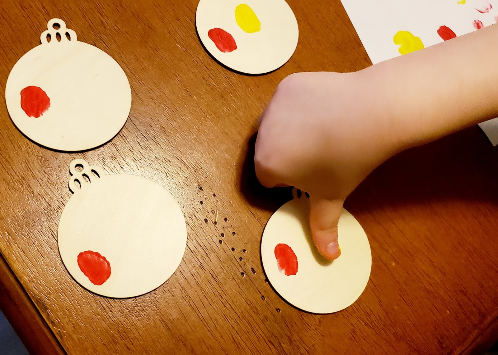 Hobo Mama: Easy DIY fingerprint holiday ornament