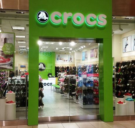 retail stores selling crocs