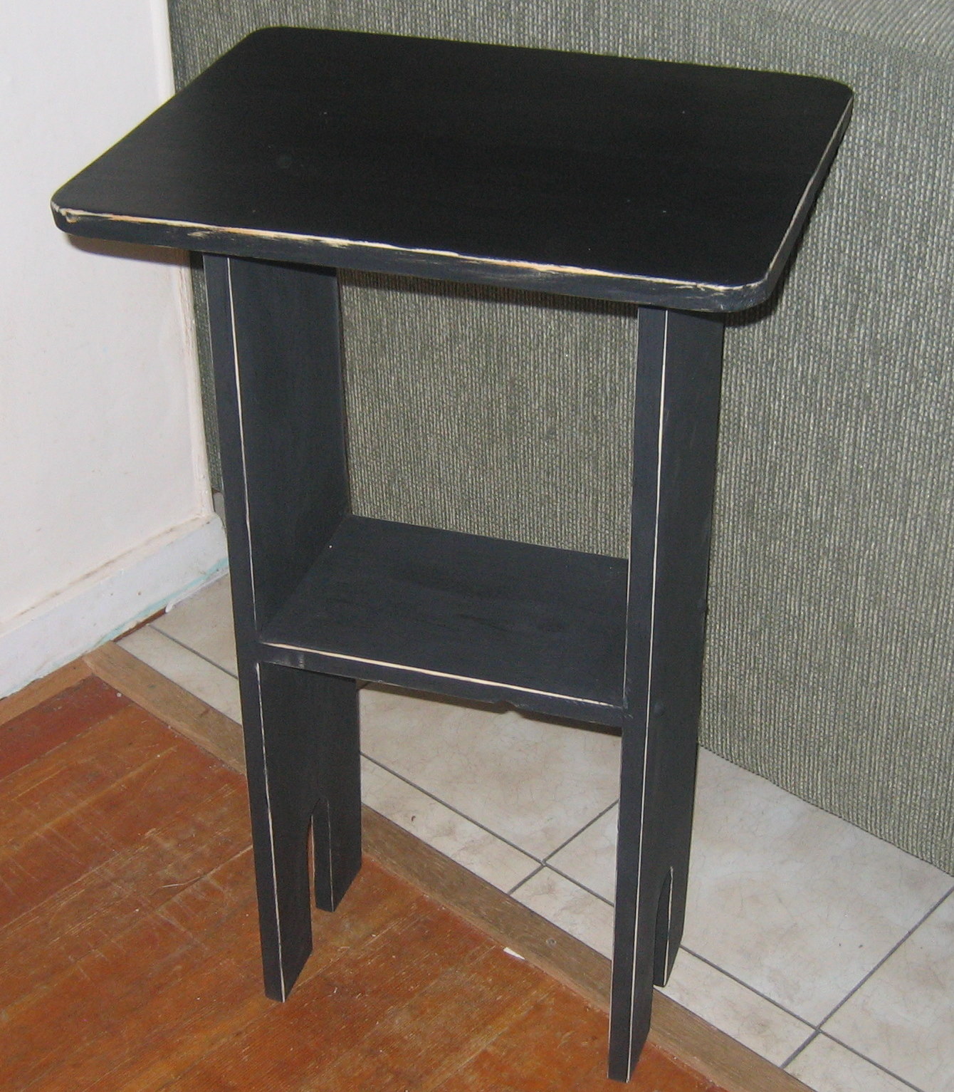 Full Circle Creations Primitive End Table...