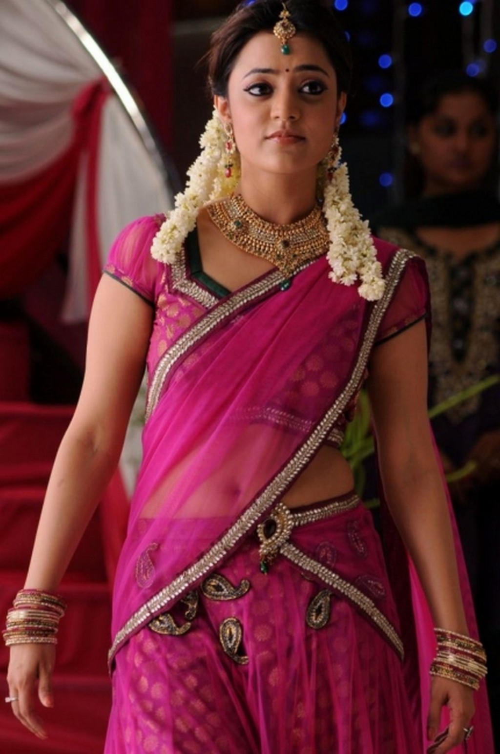 Nisha Agarwal navel, Nisha Agarwal in pink half sare