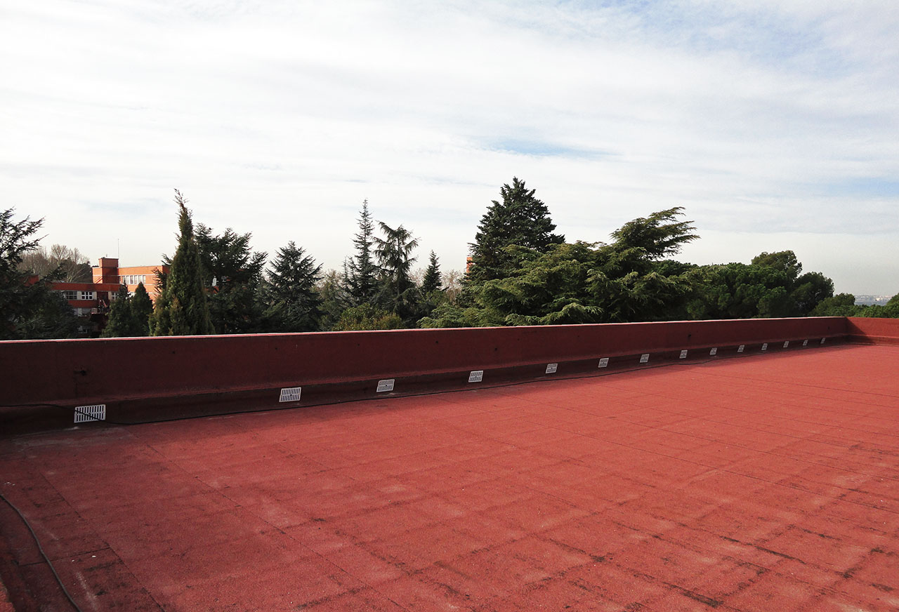 EM arquitectos: Cubierta ventilada/captadora pasiva · Aplicación en el