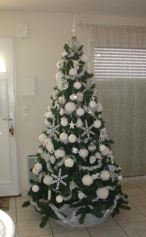 Mes Loisirs Créatifs: NOËL 2012 : Sapin vert aux décorations blanches