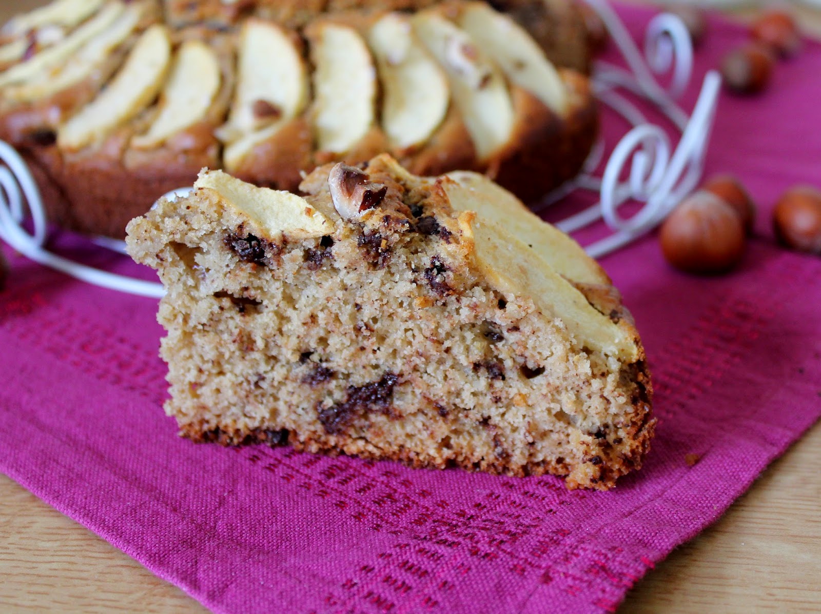 Gâteau "santé" {farine complète, son d'avoine, pommes, noisettes et