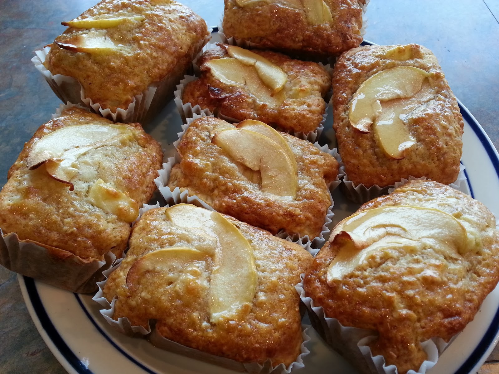 Les douceurs de genny PETITS PAINS AUX POMMES ET ÉRABLE Les douceurs de genny PETITS PAINS AUX POMMES ET ÉRABLE