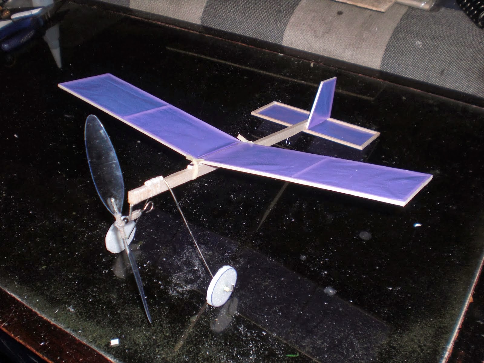 Cara Membuat Pesawat Tenaga Karet - YOPIBLOG ® Personal Blog