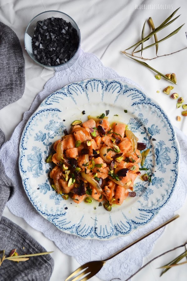 GNOCCHIS DE BONIATO CON ACEITUNAS Y PISTACHOS (SG, SL, VEG)