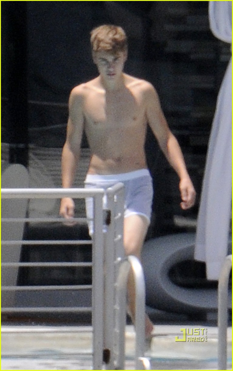 Celebrities In Undiez Justin Bieber in Boxer Briefs