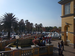 Crowded entrance of "GOLD REEF CASINO" in Johannesburg.