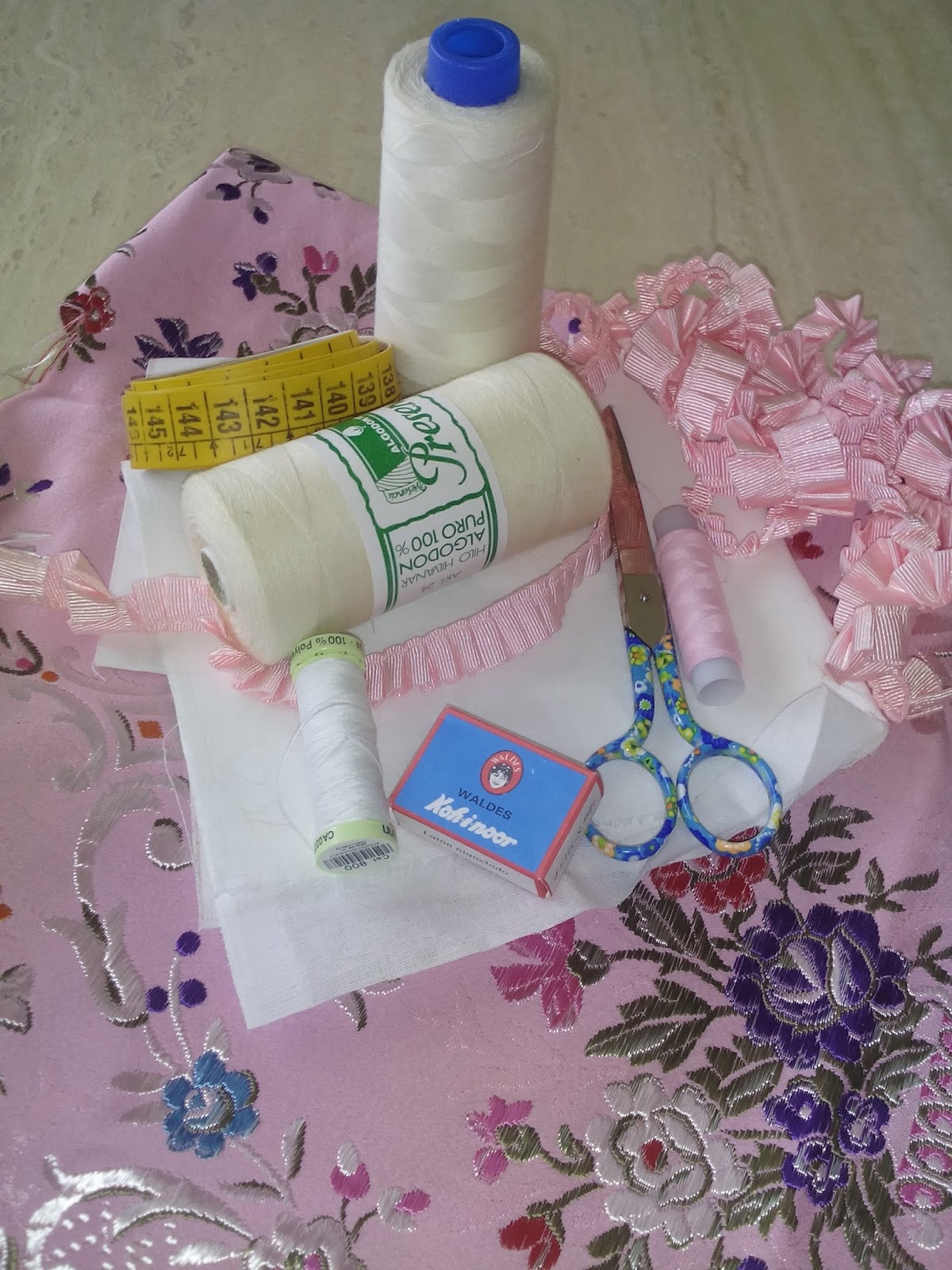 4 X Cinta de fuerte dobladillado Vestido//Falda subir 4m Hierro en Telas no necesita coser