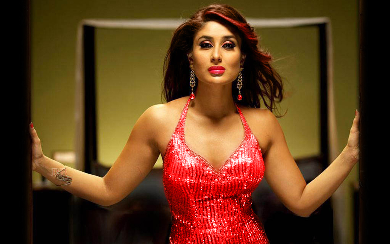 Bollywood World: Kareena Kapoor Bikini Wallpapers