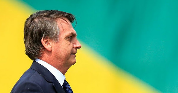 * Bolsonaro diz que determinou revisÃ£o de contratos da Petrobras ligados Ã  cultura.