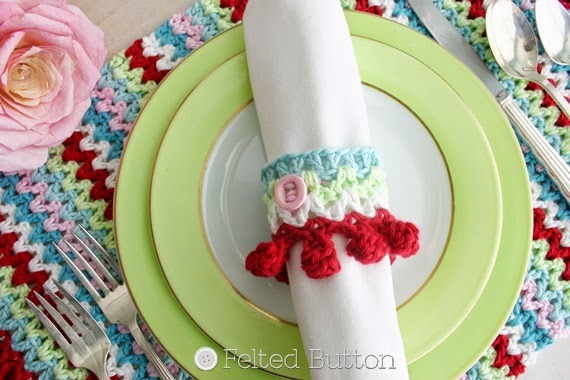 V-Stitch Placemat & Napkin Ring from Susan Carlson of Felted Button (FREE crochet pattern)