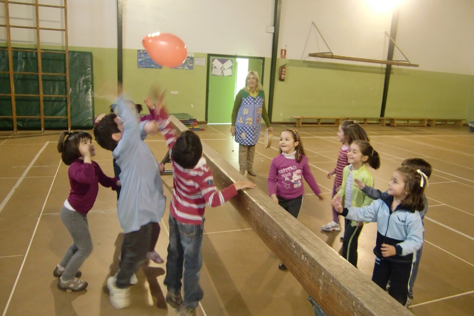 Juego Voley De Globos Para Ninos Music Used