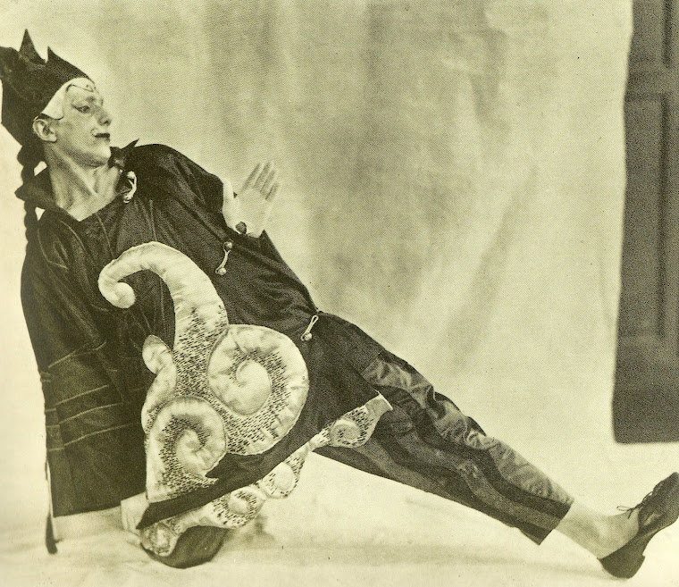 MASSINE, Léonid, coreógrafo e bailarino no balé Parada [Parade] (Paris, 1917).