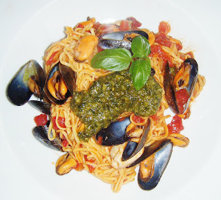 Freshly Made Linguine with Mussels, Tomato Sauce & Pesto