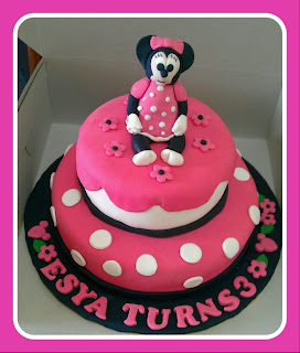 3D Minnie mouse cake
